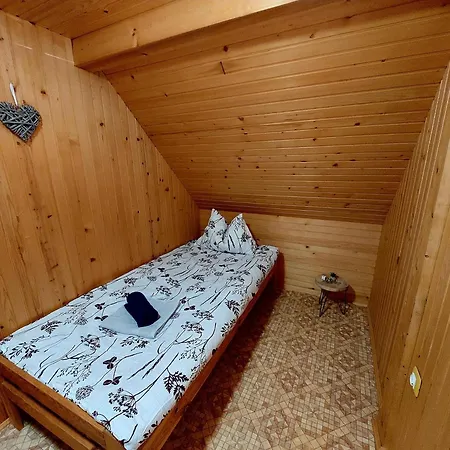 Koca Lipa Pod Veliko Planino * Luče