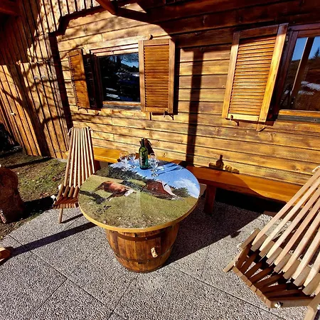 Koca Lipa Pod Veliko Planino Luče