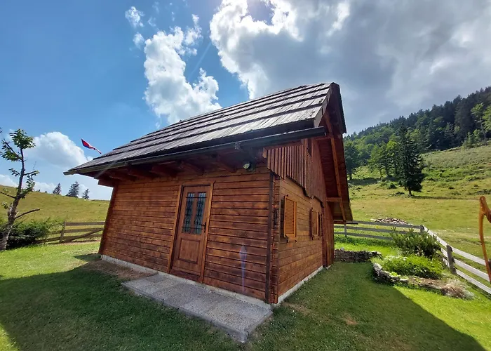 Koca Lipa Pod Veliko Planino * Luče