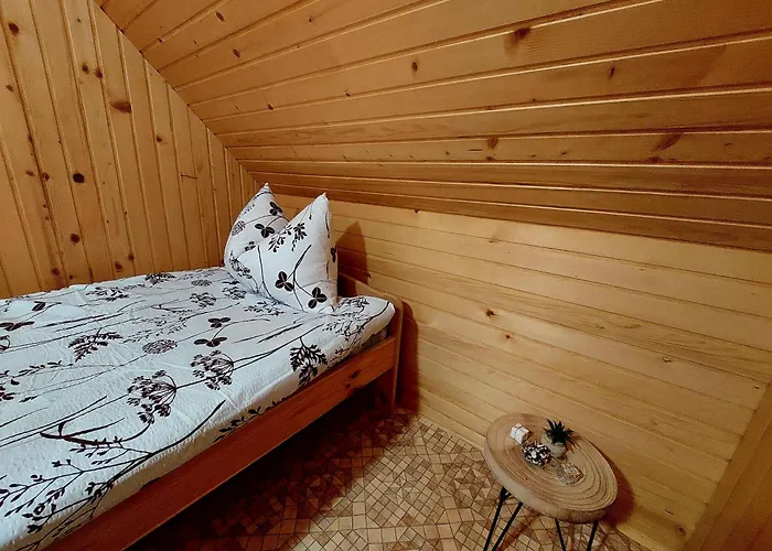 Koca Lipa Pod Veliko Planino Luče