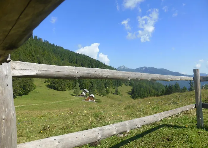 Koca Lipa Pod Veliko Planino Luče