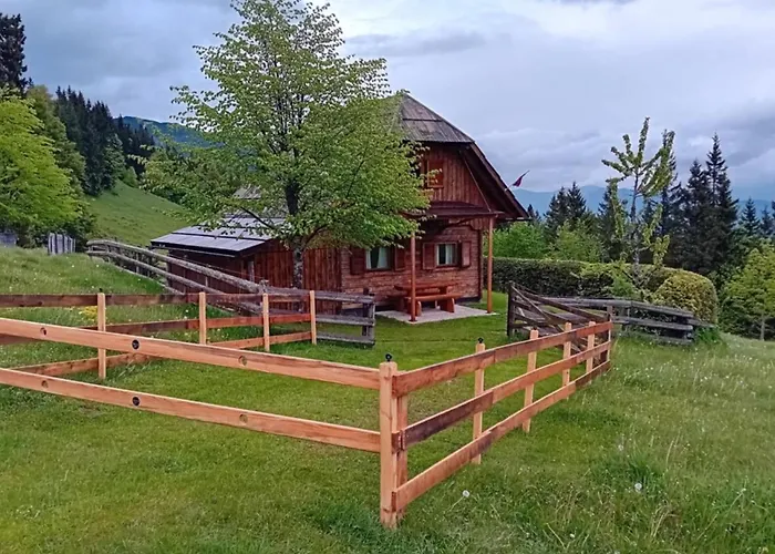 Koca Lipa Pod Veliko Planino * Luče